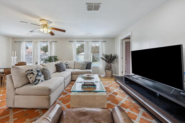 6702 Langston DR, Austin, TX 78723