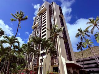 521 Hahaione Street 2-15L, Honolulu, HI 96825