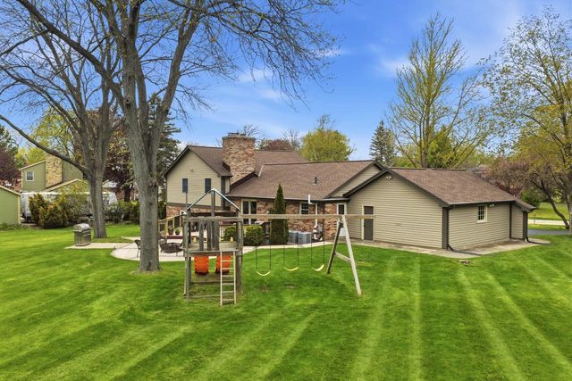 3941 Brook ROAD, Franksville, WI 53126