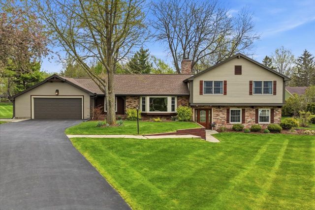 3941 Brook ROAD, Franksville, WI 53126
