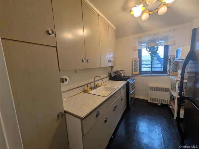 87-56 Francis Lewis Boulevard B45, Hollis, NY 11423