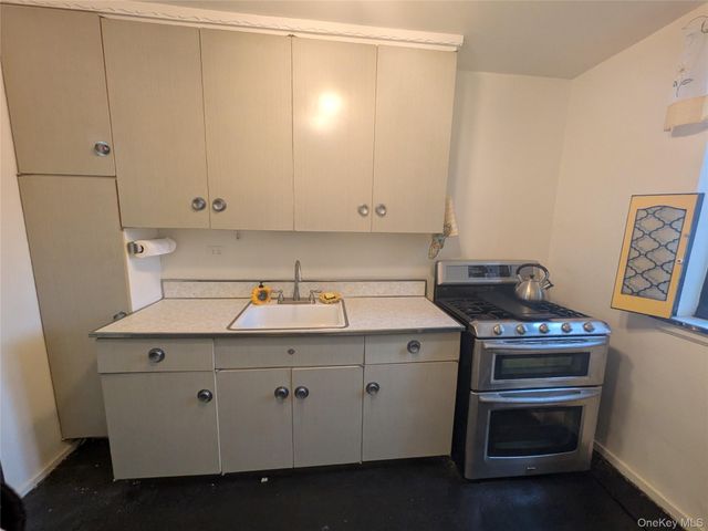 87-56 Francis Lewis Boulevard B45, Hollis, NY 11423