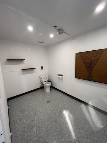 4000 NE 168th St 110A, North Miami Beach, FL 33160