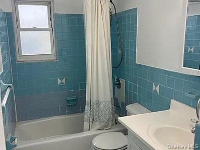 15184 17th Road 2, Whitestone, NY 11357