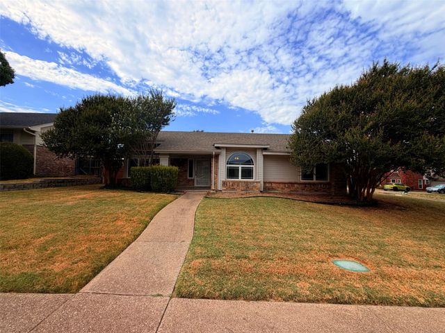 301 Hillside Court, Garland, TX 75043
