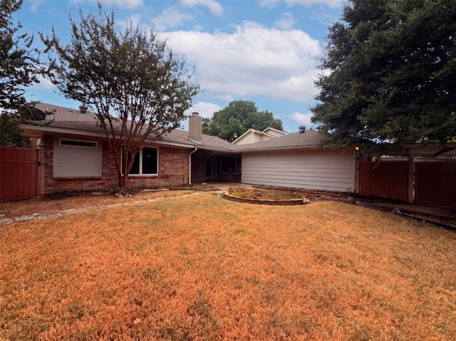 301 Hillside Court, Garland, TX 75043