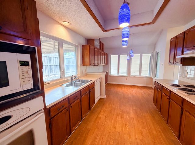 301 Hillside Court, Garland, TX 75043