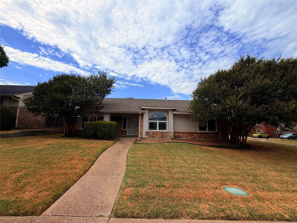 301 Hillside Court, Garland, TX 75043