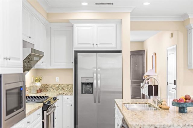 30 Larkfield, Irvine, CA 92620