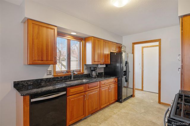 46405 Oaklawn Street, Macomb Township, MI 48042