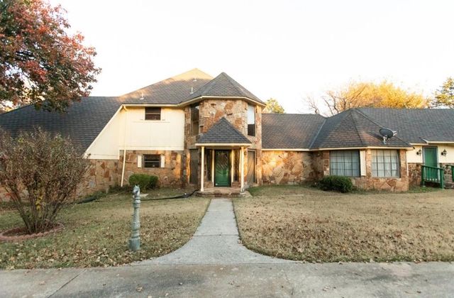 11512 Robinwood Lane, Oklahoma City, OK 73131
