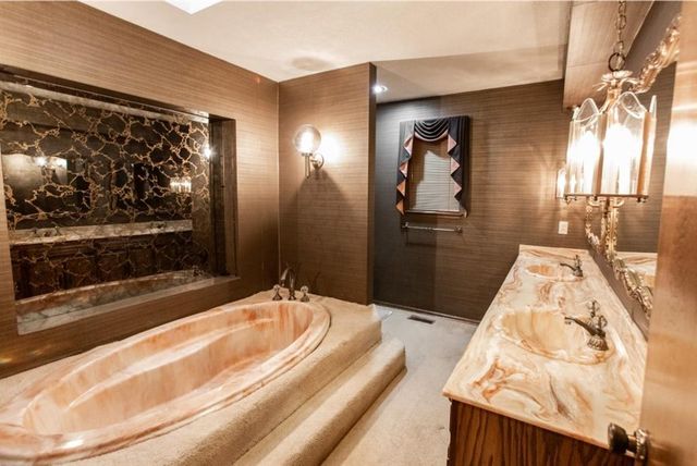 11512 Robinwood Lane, Oklahoma City, OK 73131
