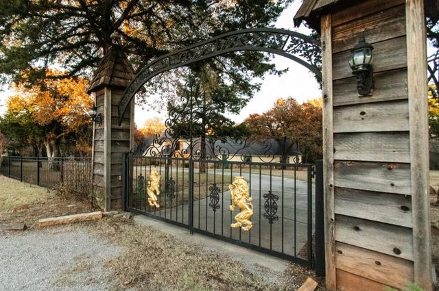 11512 Robinwood Lane, Oklahoma City, OK 73131