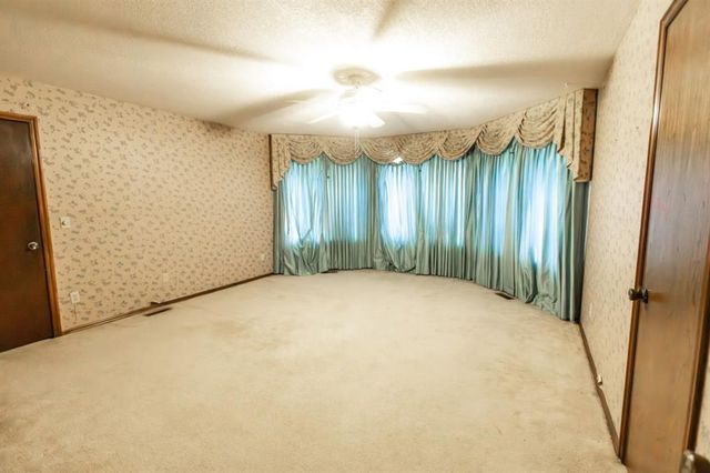 11512 Robinwood Lane, Oklahoma City, OK 73131