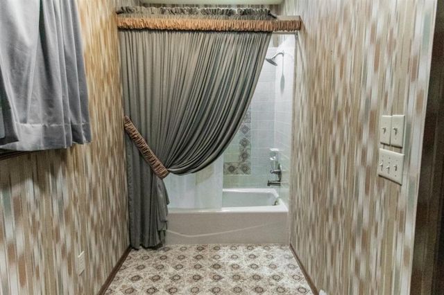 11512 Robinwood Lane, Oklahoma City, OK 73131