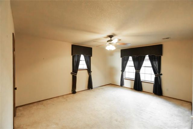 11512 Robinwood Lane, Oklahoma City, OK 73131