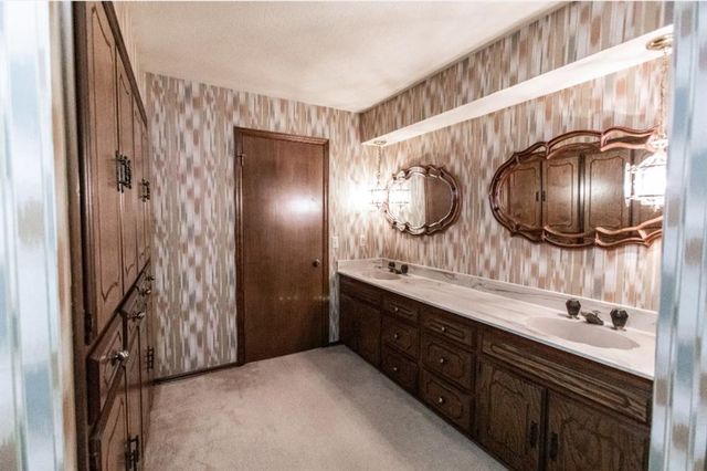 11512 Robinwood Lane, Oklahoma City, OK 73131