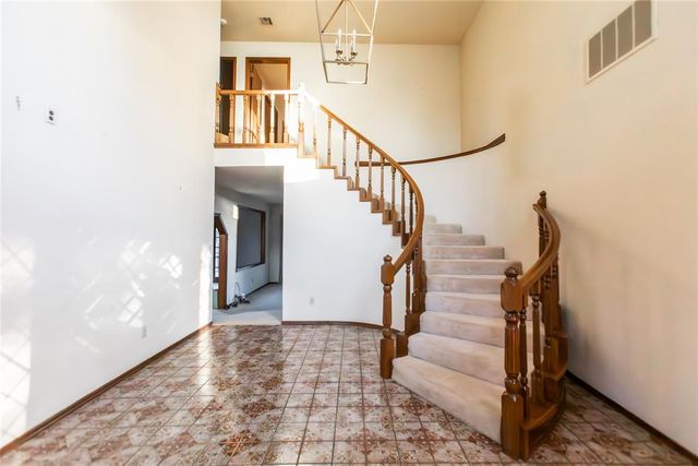 11512 Robinwood Lane, Oklahoma City, OK 73131