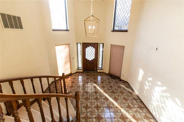 11512 Robinwood Lane, Oklahoma City, OK 73131