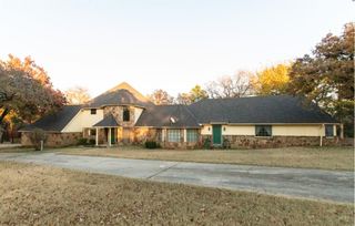 11512 Robinwood Lane, Oklahoma City, OK 73131
