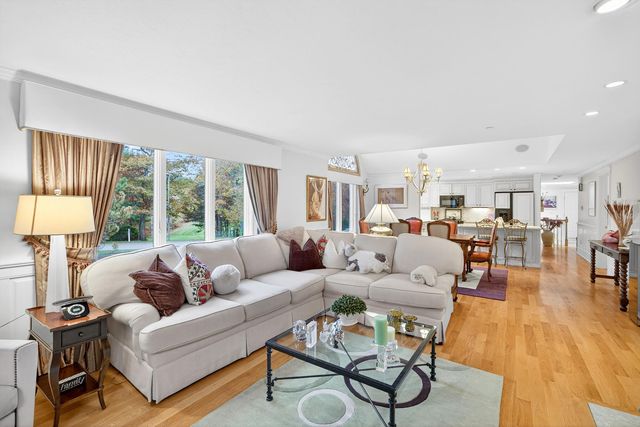 1 Par 3 Court UNIT 1, Mashpee, MA 02649