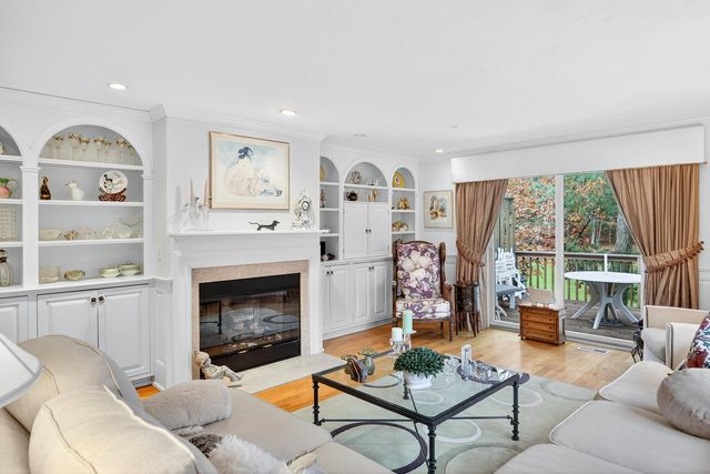 1 Par 3 Court UNIT 1, Mashpee, MA 02649