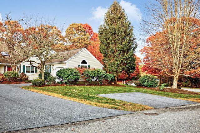 1 Par 3 Court UNIT 1, Mashpee, MA 02649