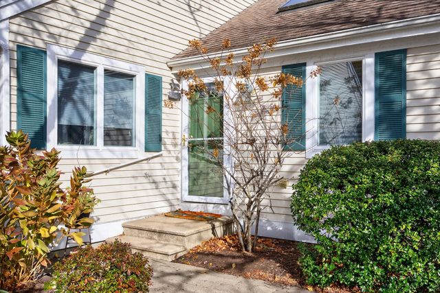 1 Par 3 Court UNIT 1, Mashpee, MA 02649