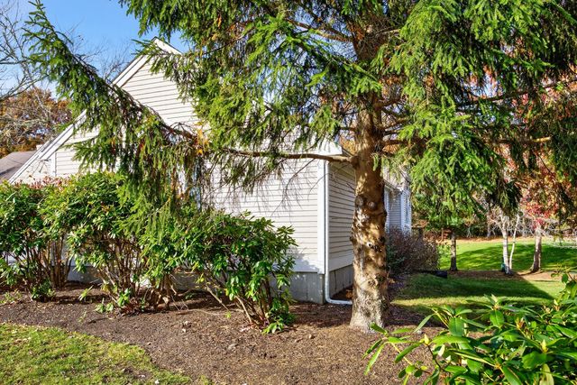 1 Par 3 Court UNIT 1, Mashpee, MA 02649