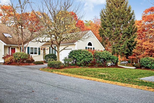 1 Par 3 Court UNIT 1, Mashpee, MA 02649