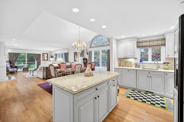 1 Par 3 Court UNIT 1, Mashpee, MA 02649