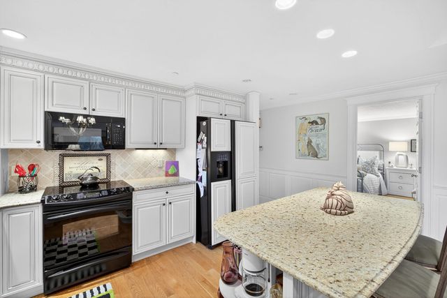 1 Par 3 Court UNIT 1, Mashpee, MA 02649