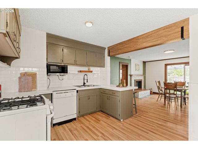 2235 Ne 122ND Ave, Portland, OR 97230