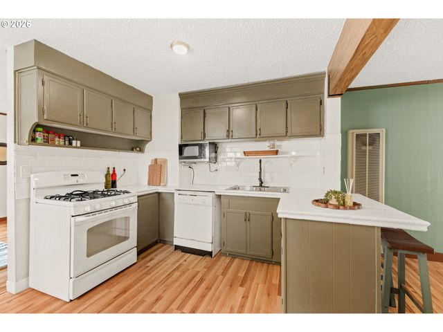 2235 Ne 122ND Ave, Portland, OR 97230