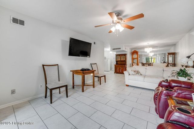 1602 Gardiner Ln, 222, Louisville, KY 40205