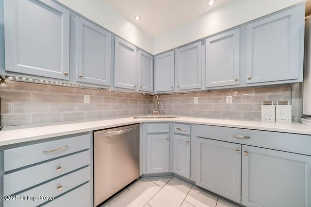 1602 Gardiner Ln, 222, Louisville, KY 40205