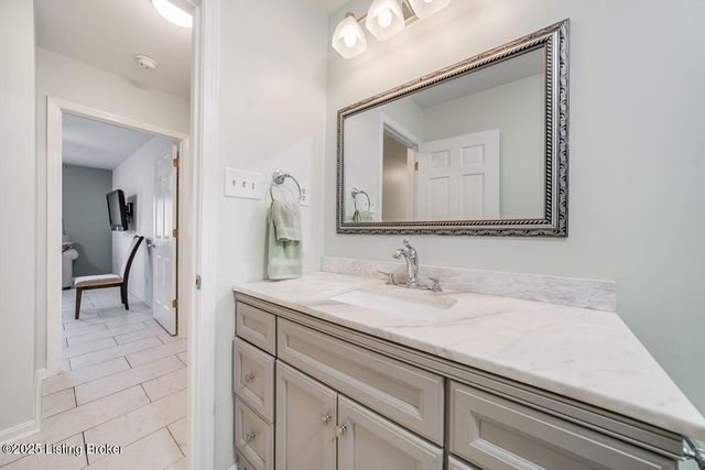 1602 Gardiner Ln, 222, Louisville, KY 40205