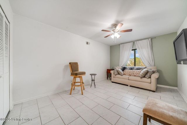 1602 Gardiner Ln, 222, Louisville, KY 40205