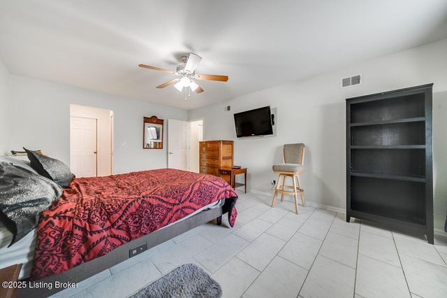 1602 Gardiner Ln, 222, Louisville, KY 40205