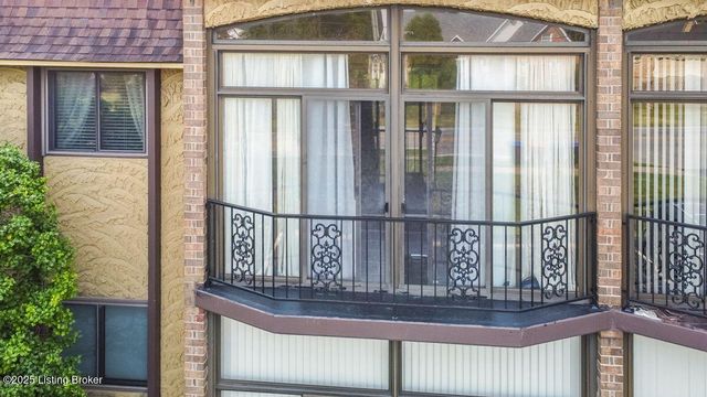 1602 Gardiner Ln, 222, Louisville, KY 40205