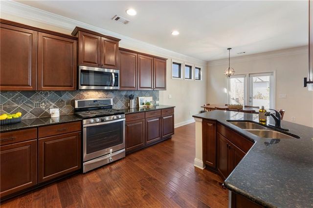 704 Hedge Brook Drive, Woodstock, GA 30188