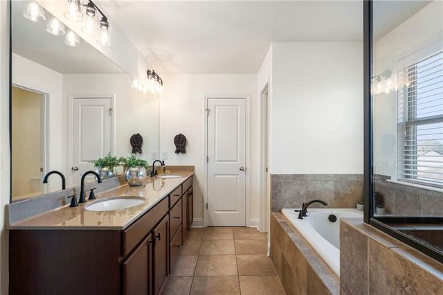 704 Hedge Brook Drive, Woodstock, GA 30188