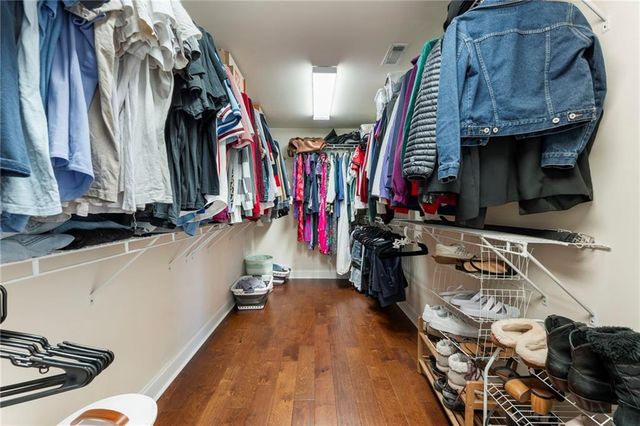 704 Hedge Brook Drive, Woodstock, GA 30188