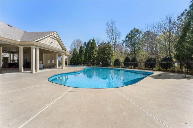 704 Hedge Brook Drive, Woodstock, GA 30188