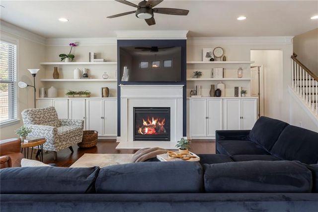 704 Hedge Brook Drive, Woodstock, GA 30188