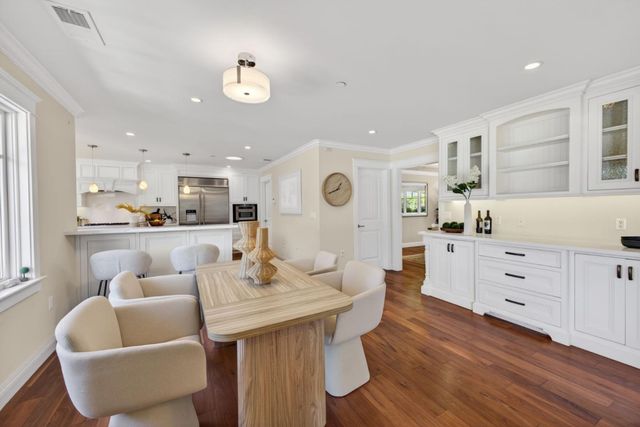 1510 Kingswood Drive, Hillsborough, CA 94010