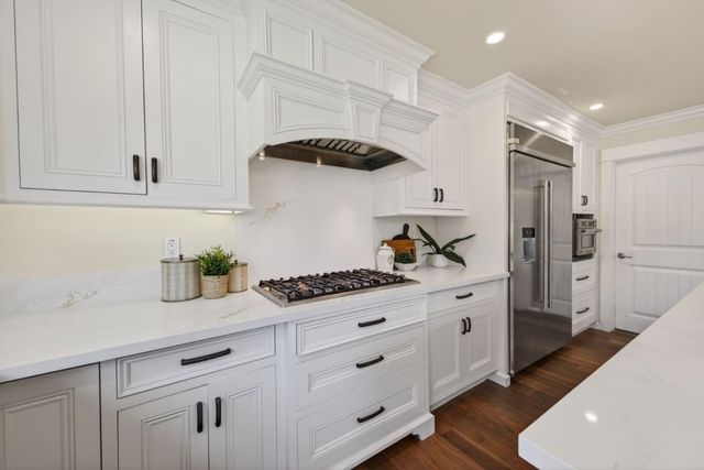 1510 Kingswood Drive, Hillsborough, CA 94010