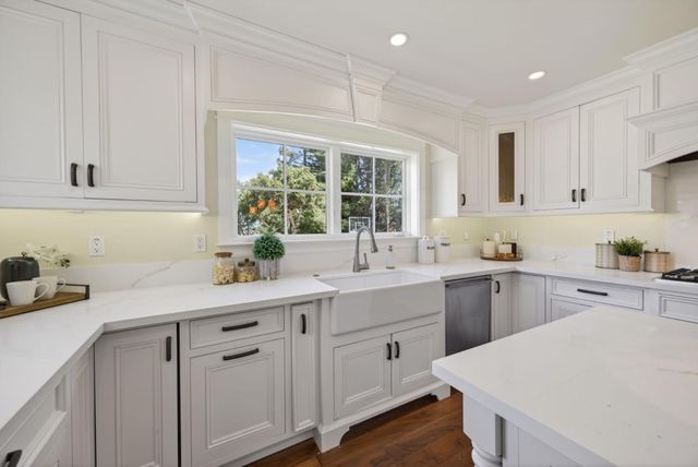 1510 Kingswood Drive, Hillsborough, CA 94010