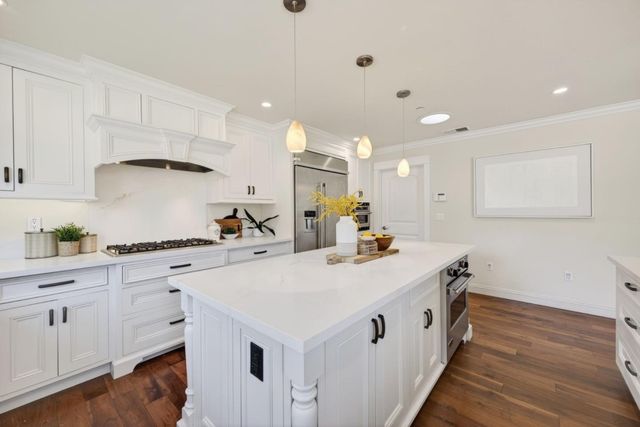 1510 Kingswood Drive, Hillsborough, CA 94010