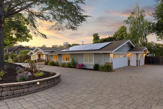 1510 Kingswood Drive, Hillsborough, CA 94010